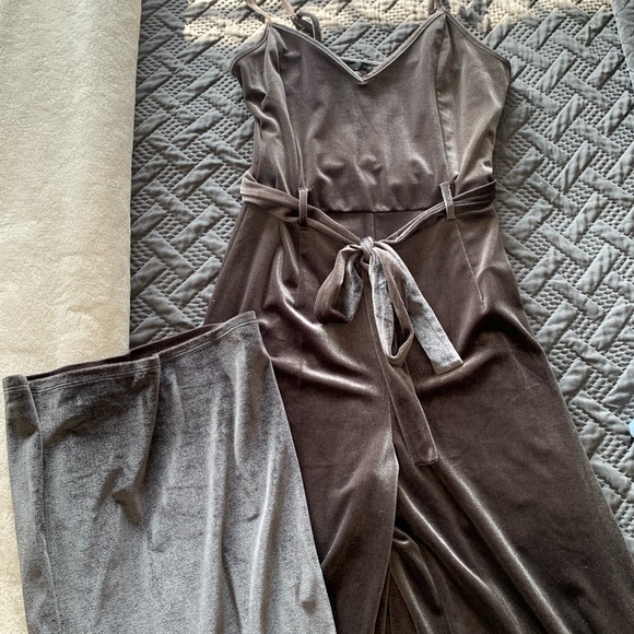 Velvet Jumpsuit - Picture 2 of 3